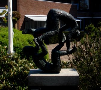 Westland kunstwerk buitelende kinderen