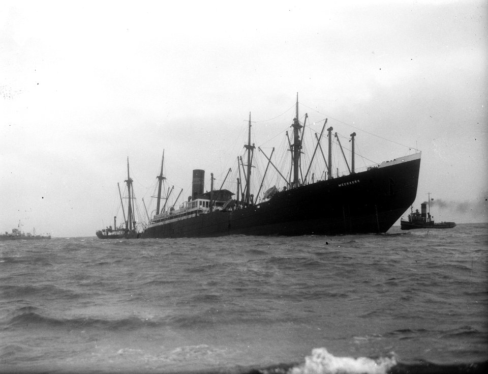 Westkapelle. Wrak van de op zaterdag 14 juni 1946 op een mijn gelopen stoomschi…, Bestanddeelnr 901-8124