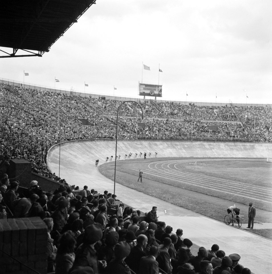 Wielerwedsrijd in het Olympisch Stadion, Bestanddeelnr 900-4590