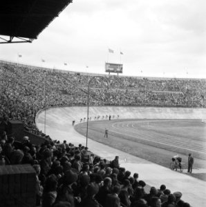 Wielerwedsrijd in het Olympisch Stadion, Bestanddeelnr 900-4590
