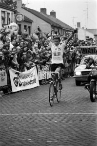 Wielerronde Acht van Chaam Dietrich Thurau gaat als eerste over de finish, Bestanddeelnr 929-2849