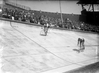 Wielerseizoen 1947 geopend in het Olympisch Stadion te Amsterdam sprint, Bestanddeelnr 902-1824