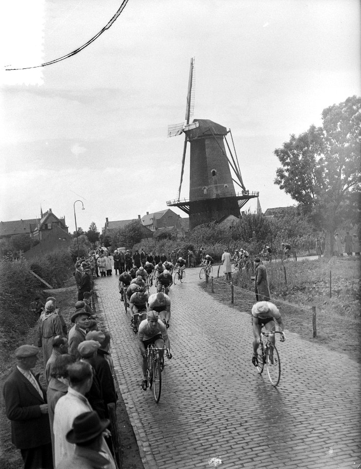 Wielerronde van Etten met Tour de France ploeg , tijdens de koers, Bestanddeelnr 906-5660