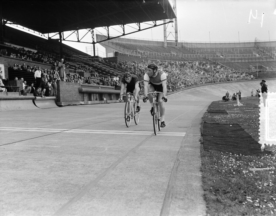 Wielerkampioenschappen Amsterdam Olympisch Stadion. Finale sprint amateurs 1. Hi, Bestanddeelnr 905-7812