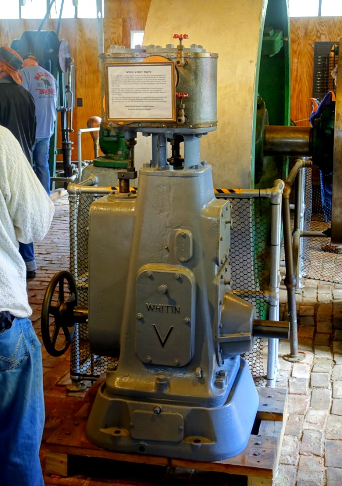 Whitin Victory Engine for Liberty Ships, Whitin Machine Works, Whitinsville, MA - Stationary steam engine collection - New England Wireless & Steam Museum - East Greenwich, RI - DSC06578