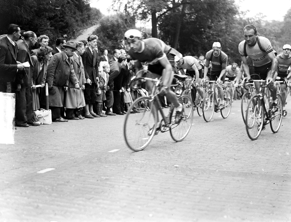 Wielerkamp Valkenburg. Profs op Cauberg (Sportwereld), Bestanddeelnr 903-4388
