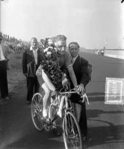 Wielerkampioenschappen Amateurs op Circuit van Zandvoort. Winnaar Cor Paymans ui, Bestanddeelnr 905-8204