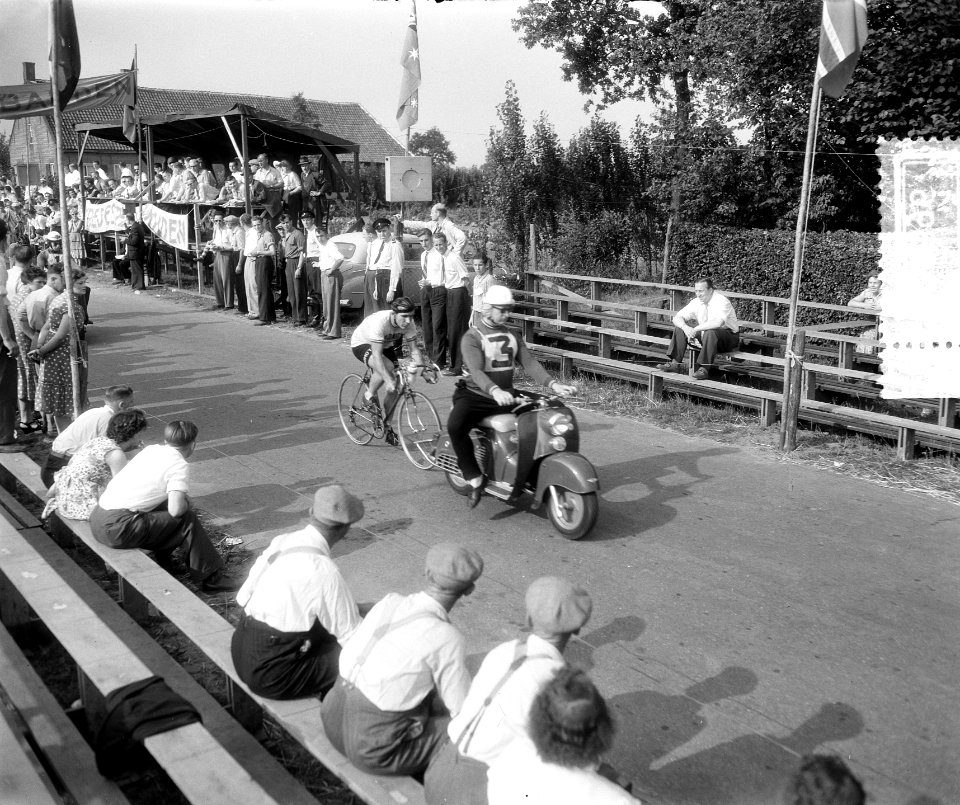 Wielercriterium voor profesionals te Etten, Wim van Est (de latere winnaar), Bestanddeelnr 907-2896