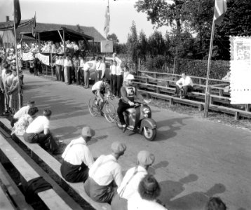 Wielercriterium voor profesionals te Etten, Wim van Est (de latere winnaar), Bestanddeelnr 907-2896