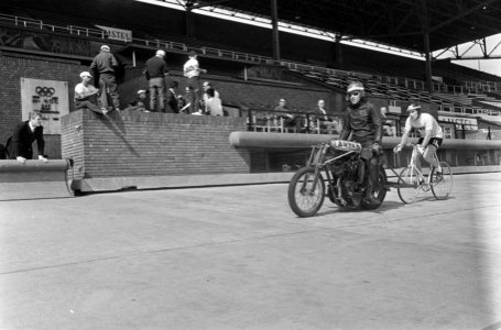 Wielrennen. Stayer de Looff in training, Bestanddeelnr 920-6280