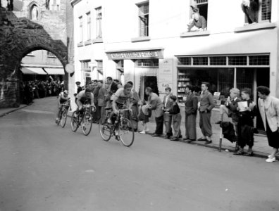 Wielerkampioenschap op de weg Valkenburg finish amateurs, Bestanddeelnr 907-1259