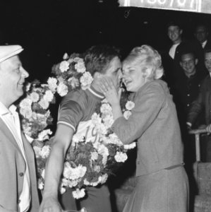 Wielerkampioenschappen, Eddie Kroon en verloofde, Bestanddeelnr 918-0707