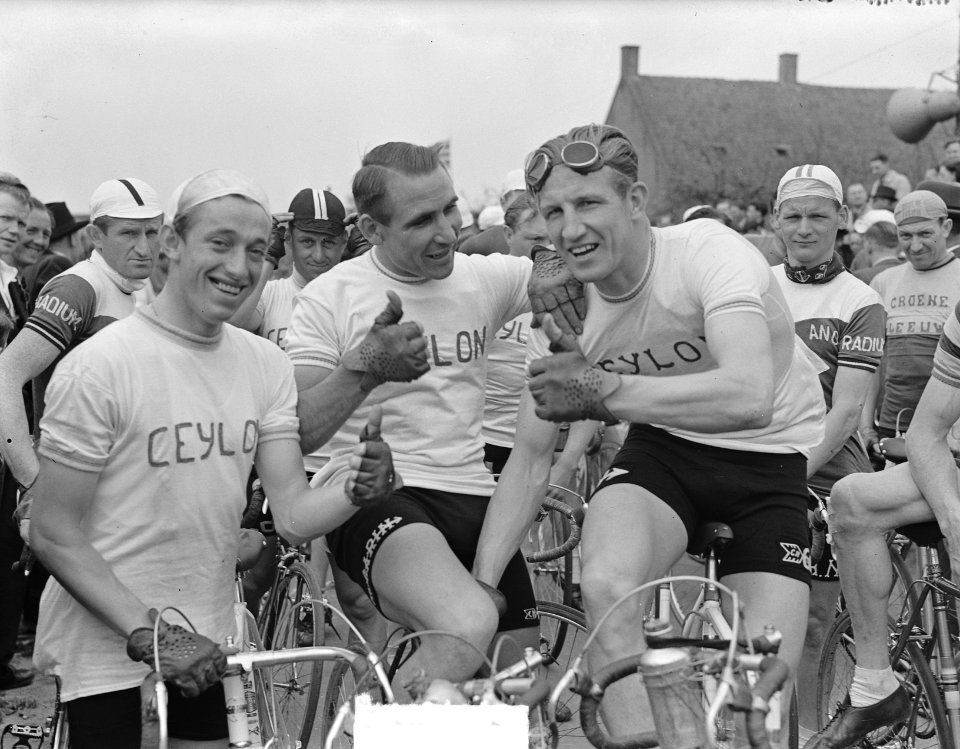 Wielercriterium te Etten. Vlnr Wout Wagtmans, Wim van Est, Gerrit Schulte, Bestanddeelnr 904-5504