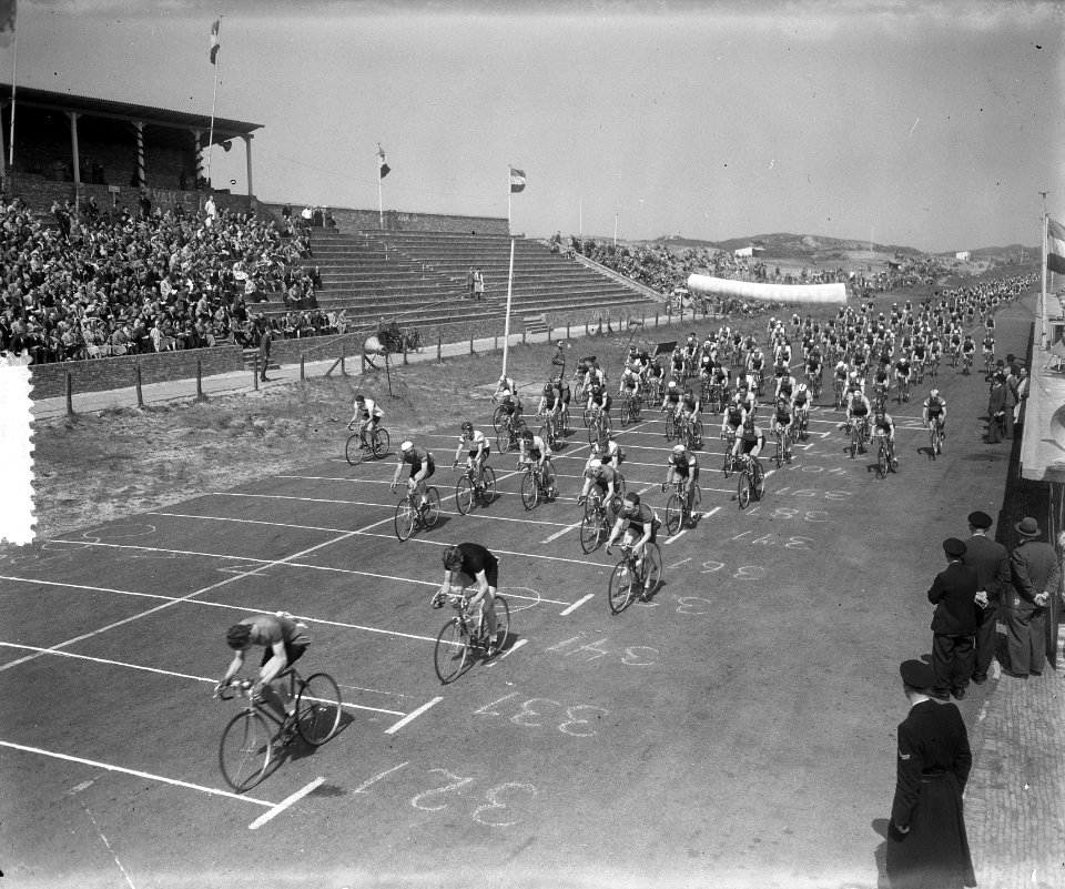 Wielerfestijn op Circuit van Zandvoort ter gelegenheid van KNWU-jubileum, Bestanddeelnr 905-6995