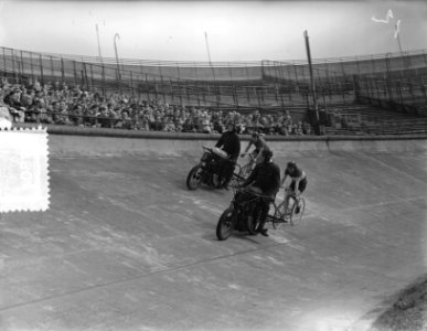 Wielerkampioenschappen Amsterdam Olympisch Stadion. Stayers Bakkers en Best in O, Bestanddeelnr 905-7804