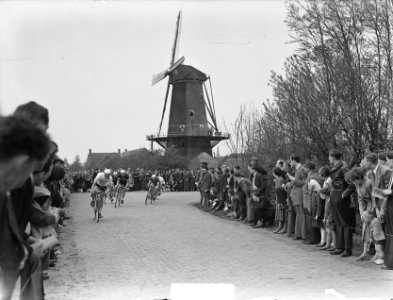 Wielercriterium te Etten onderweg, Bestanddeelnr 904-5505