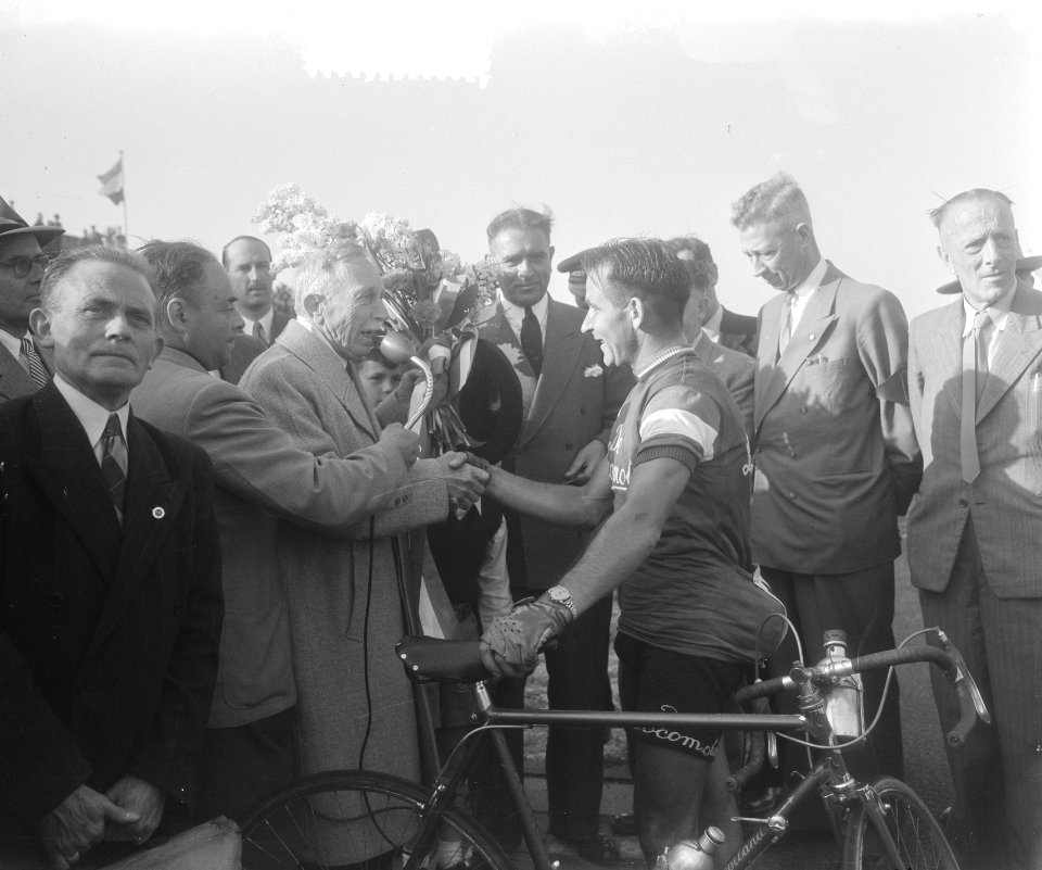 Wielerfestijn op Circuit van Zandvoort ter gelegenheid va KNWU-jubileum. Winnaar, Bestanddeelnr 905-7002