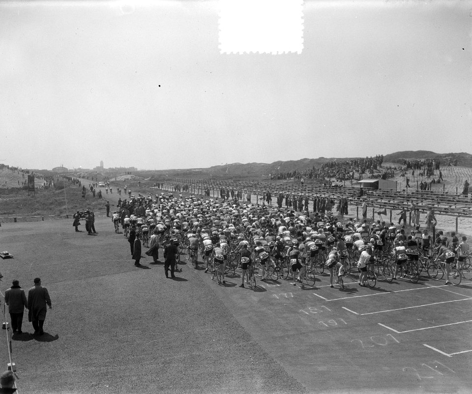Wielerfestijn op Circuit van Zandvoort ter gelegenheid va KNWU-jubileum, Bestanddeelnr 905-7000