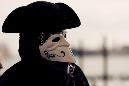 Costume bauta hat