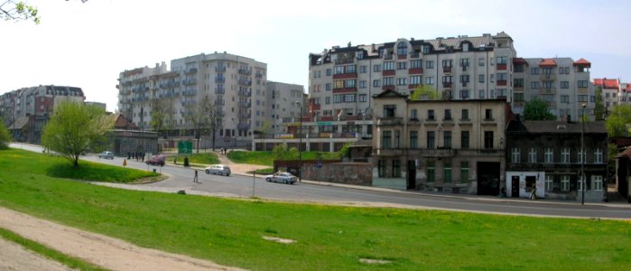 Widok z dolu na Kujawska lewo 2005