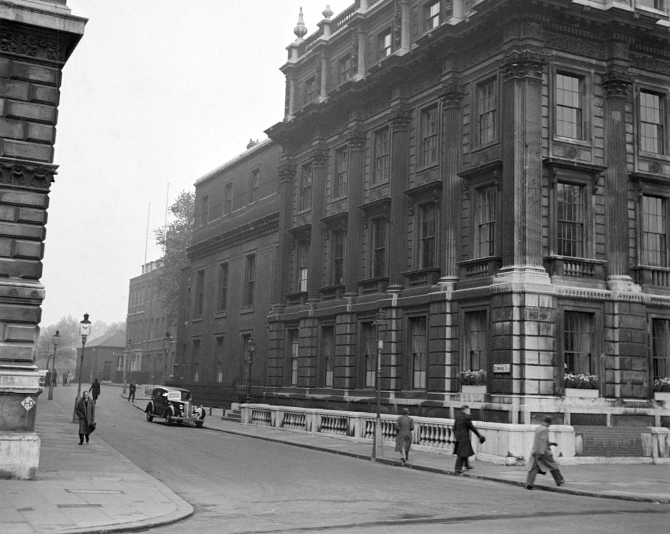 Whitehall met blik in Downing Street, Bestanddeelnr 254-1970
