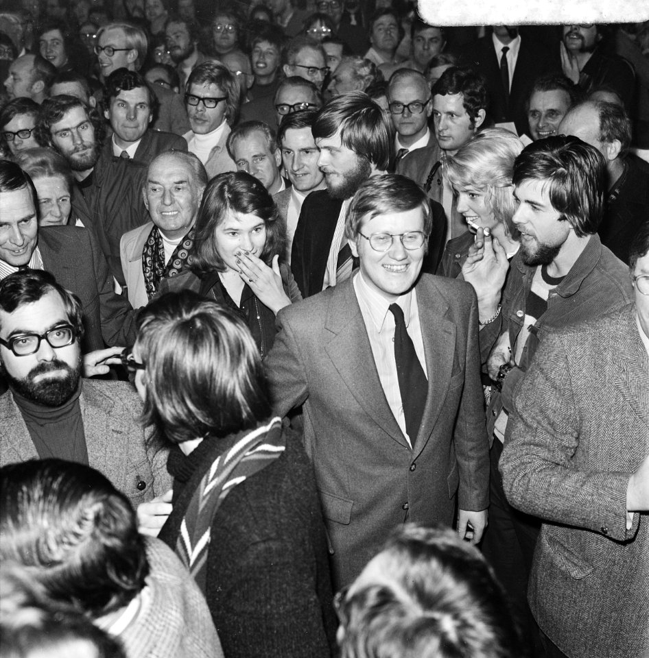 Wiegel en echtgenote Pien tijdens de bijeenkomst, Bestanddeelnr 926-8427
