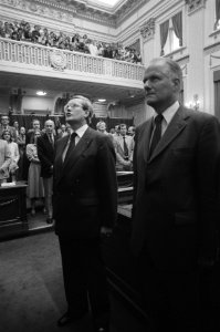Wiegel (VVD) tijdens het afleggen van de belofte na de beëdiging als kamerlid, Bestanddeelnr 931-6409
