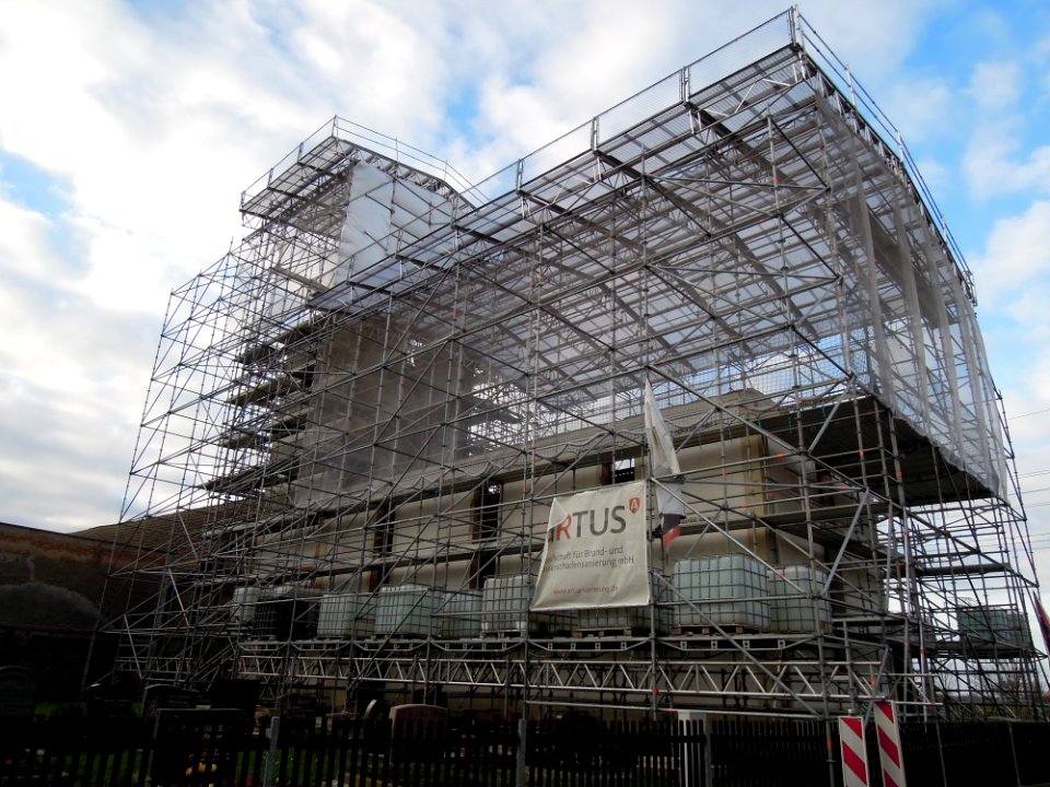 Wiederaufbau Tellschützer Kirche mit Eingerüstung ab Mai 2015C