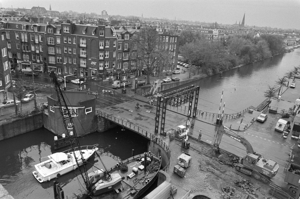 Wiegbrug in Amsterdam wordt afgebroken i.v.m. vervanging, Bestanddeelnr 934-3494