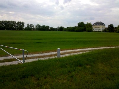 Wiederau - Barockschloss Wiederau vom Elsterdeich gesehen im Mai 2016