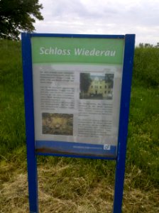 Wiederau - Barockschloss Wiederau Infotafel am Elsterradweg im Mai 2016