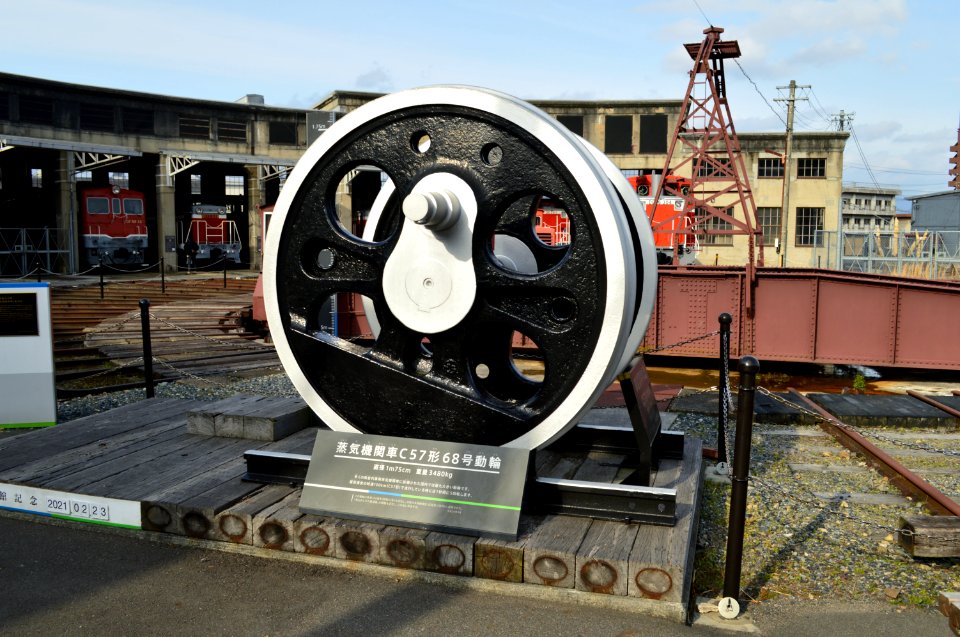 Wheel of C57 68 in Tsuyama Railroad Educational Museum