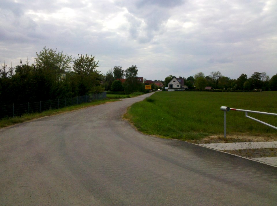 Wiederau - Ortseinfahrt vom Elsterradweg kommend im Mai 2016