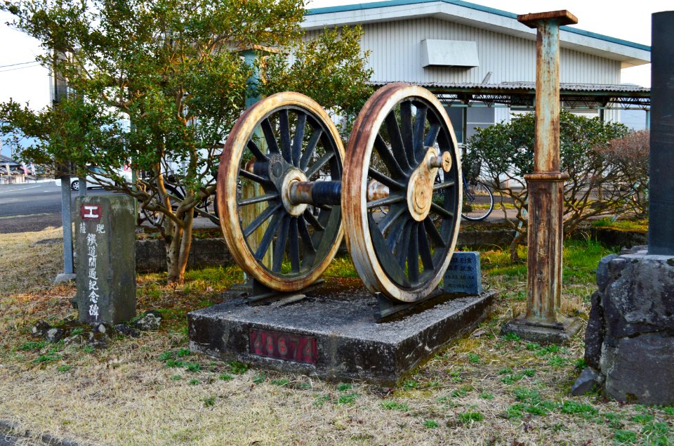Wheel of 48674 at Yoshimatsu Station