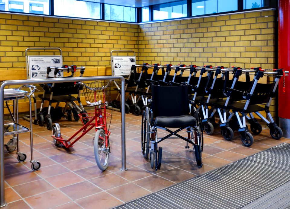 Wheelchairs for visitors at the entrance - NÄL hospital 1