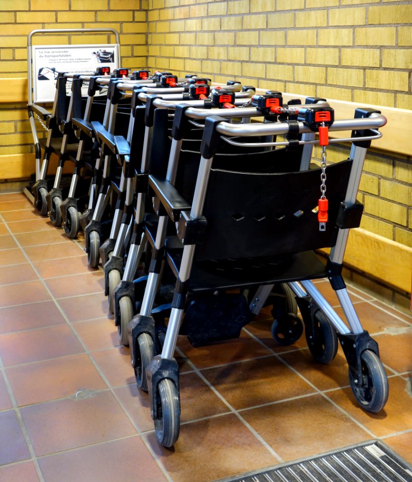 Wheelchairs for visitors at the entrance - NÄL hospital 3
