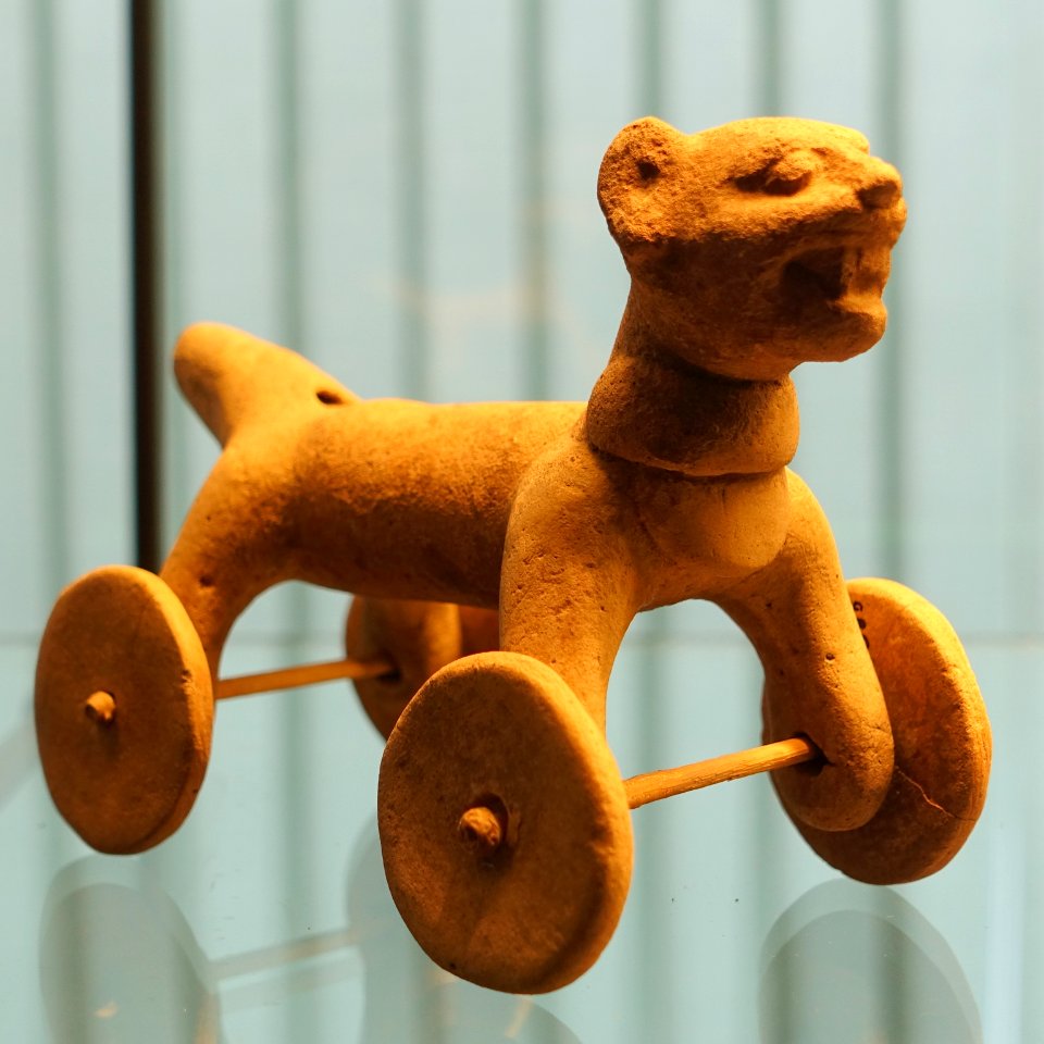 Wheeled animal - East Mexico cultures - Ethnological Museum, Berlin - DSC00852 (square crop)