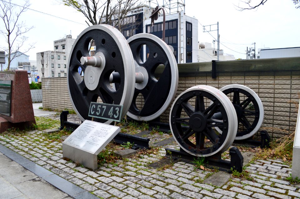 Wheel of C57 43 at Yonago Station
