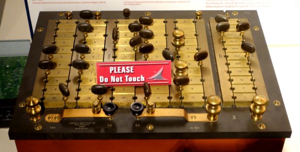 Wheatstone Bridge, Leeds and Northrup, Philadelphia, late 1800s - National Electronics Museum - DSC00088