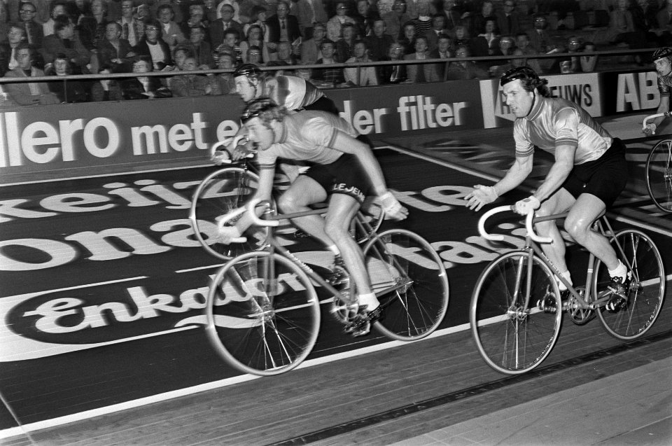 Wielerzesdaagse gestart in Ahoyhal, Rotterdam, Bestanddeelnr 928-3759