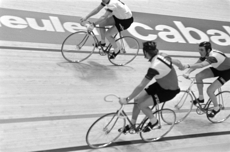 Wielerzesdaagse, Ahoyhal, Rotterdam wissel Post (links) en Sercu, Bestanddeelnr 924-1821