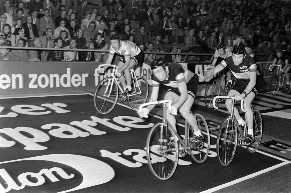 Wielerzesdaagse gestart in Ahoyhal, Rotterdam het koppel Merckx en Sercu, Bestanddeelnr 928-3758