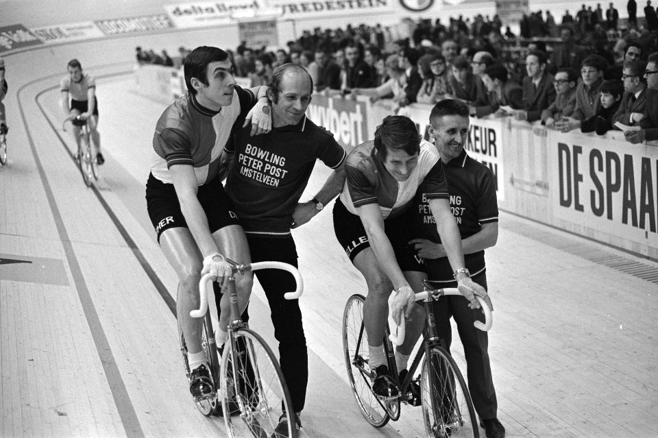 Wielerzesdaagse, Ahoyhal, Rotterdam start (links) Sercu, rechts Post, Bestanddeelnr 924-1818