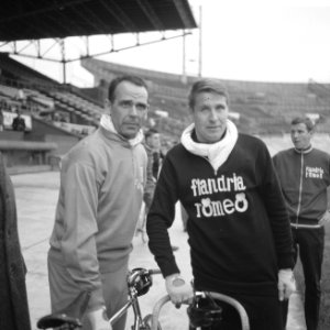 Wielerwedstrijden in Olympisch Stadion , Peter Post en Rik van Steenbergen, Bestanddeelnr 917-8370