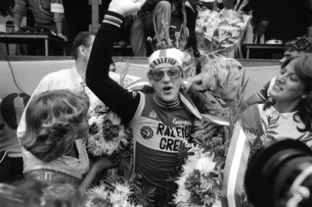 Wielrennen, Ronde van Kortenhoef voor profs huldiging Gerrie Knetemann, Bestanddeelnr 931-6120