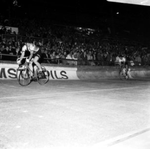 Wielerwedstrijden in Olympisch Stadion Amsterdam, Bestanddeelnr 924-8237
