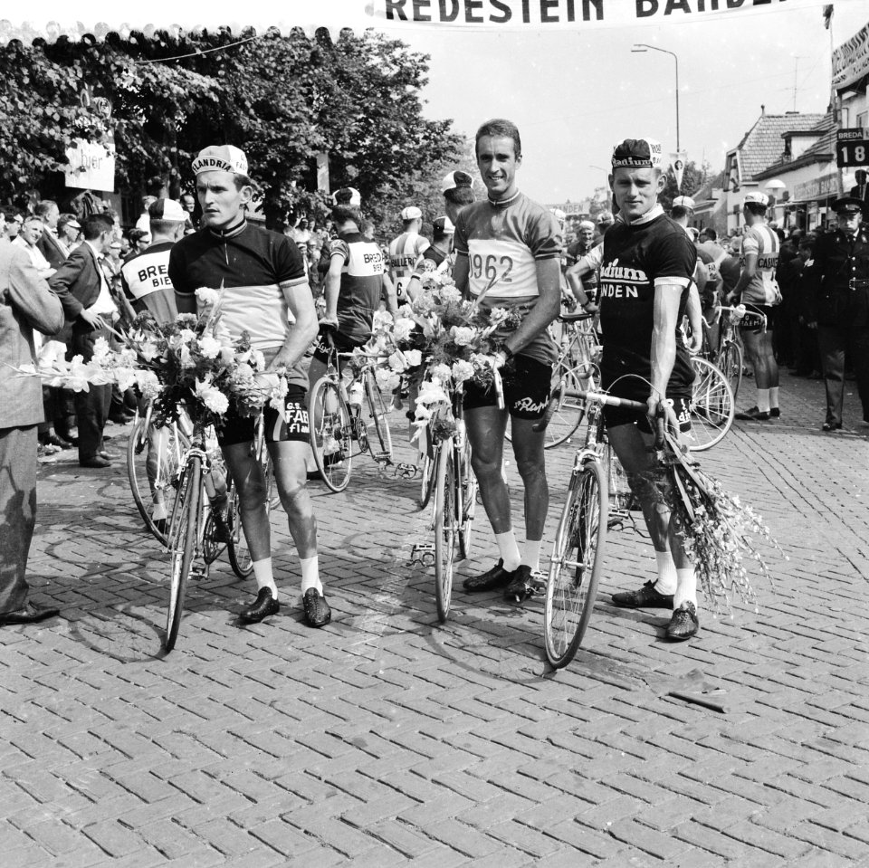 Wielrennen, de Acht van Chaam, links Jef Planckaert in nationale driekleur van B, Bestanddeelnr 934-6390