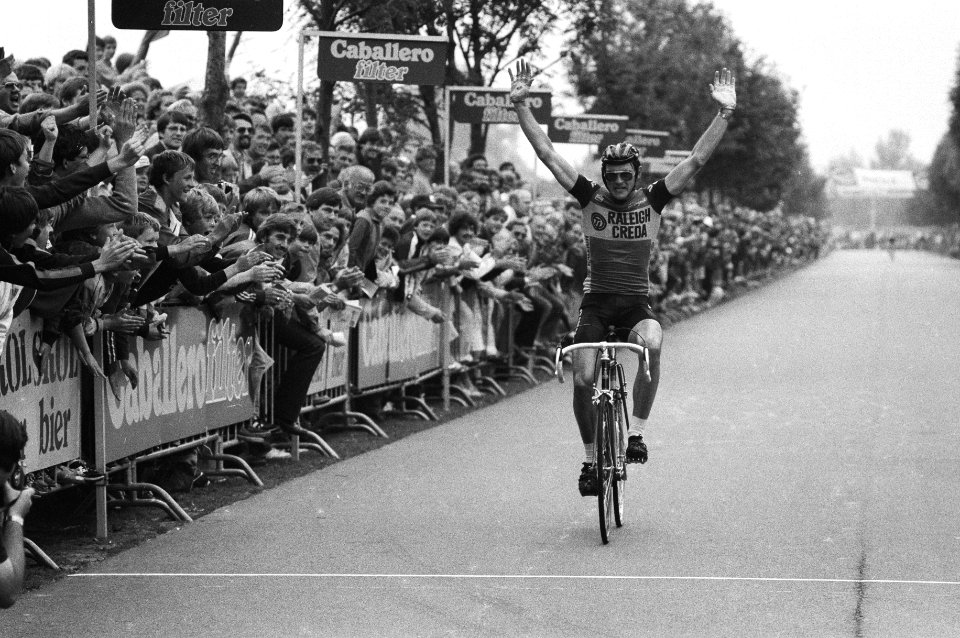Wielrennen, ronde van Kortenhoef voor profs finish winnaar Gerrie Knetemann, Bestanddeelnr 931-6119