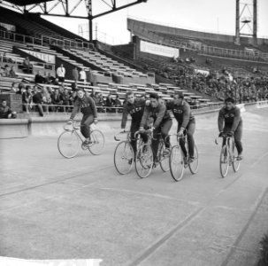 Wielrennen Nederland-Rusland amateurs. De Russische ploeg bij het voorstellen in, Bestanddeelnr 915-3471