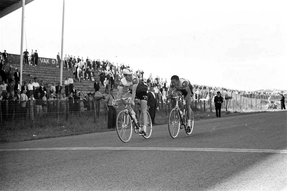 Wielrennen te Zandvoort Bij de profs werd Peter Post kampioen Voor Dick Groene, Bestanddeelnr 915-3692